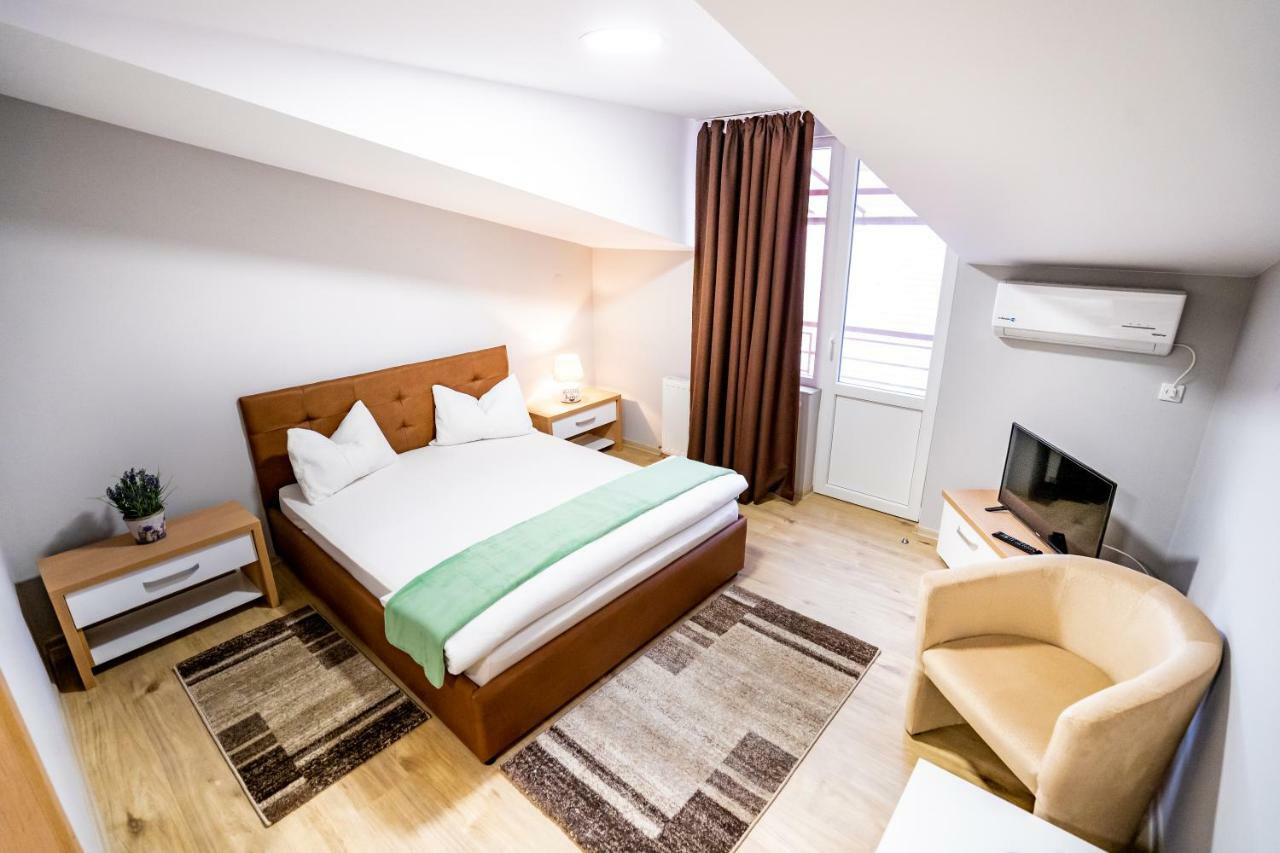 Hotel Casa Blum à Lugoj Extérieur photo