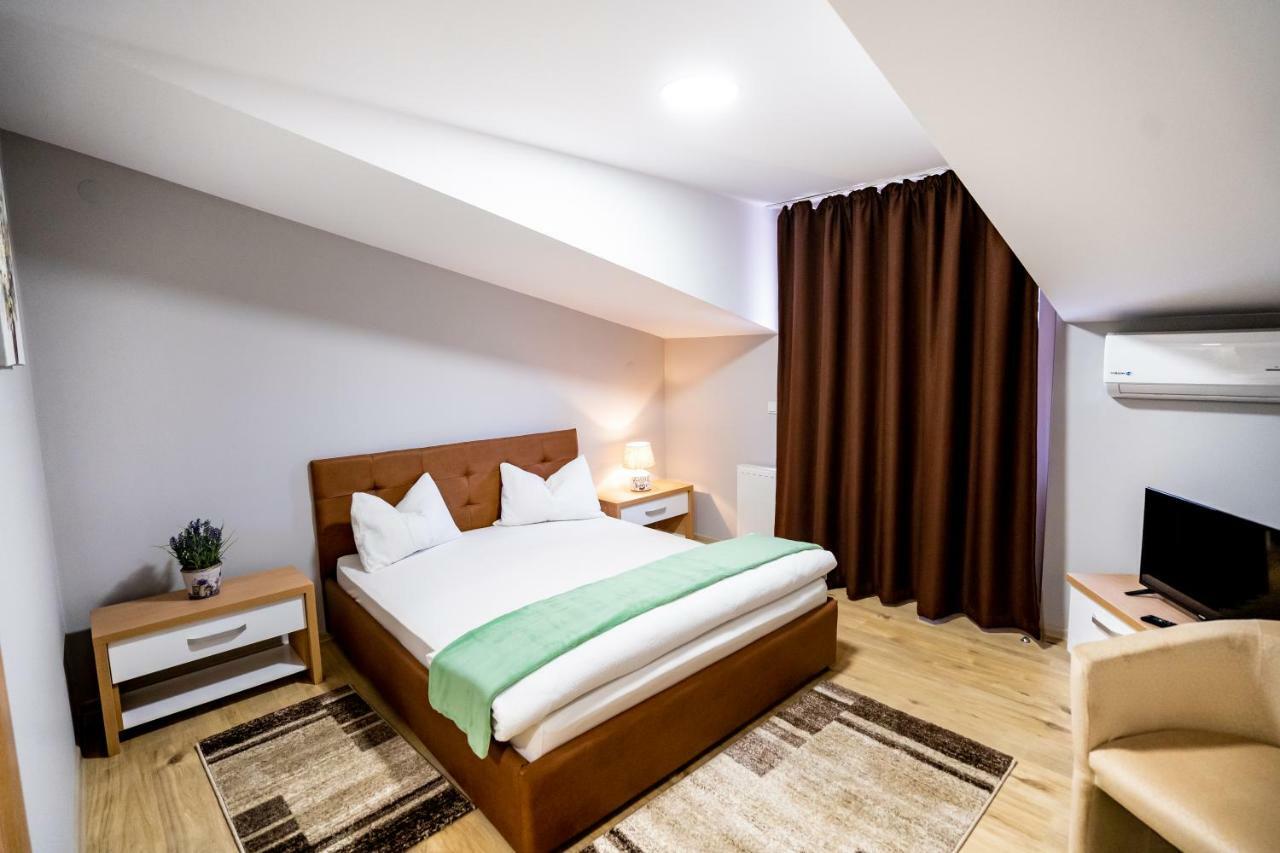 Hotel Casa Blum à Lugoj Extérieur photo